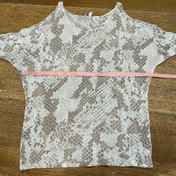 Express M Patterned Gold Accents Top Cold Shoulder Dolman Like Sleeves - Picture 9 of 12